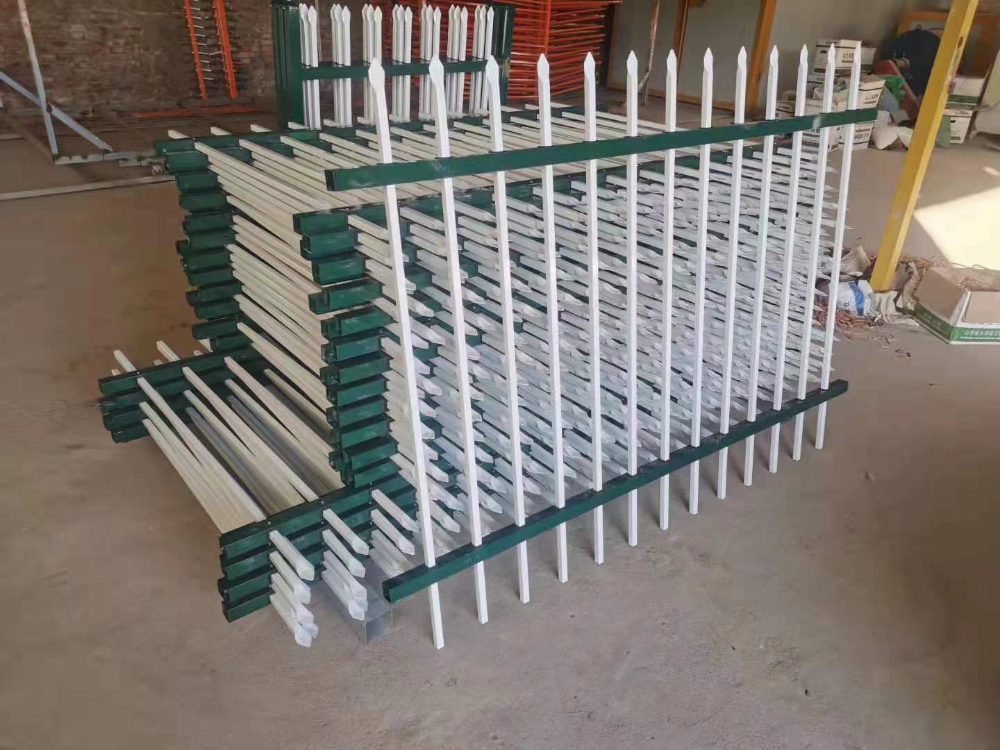 鋅鋼護欄供工廠圍墻使用款式眾多，歡迎選購
